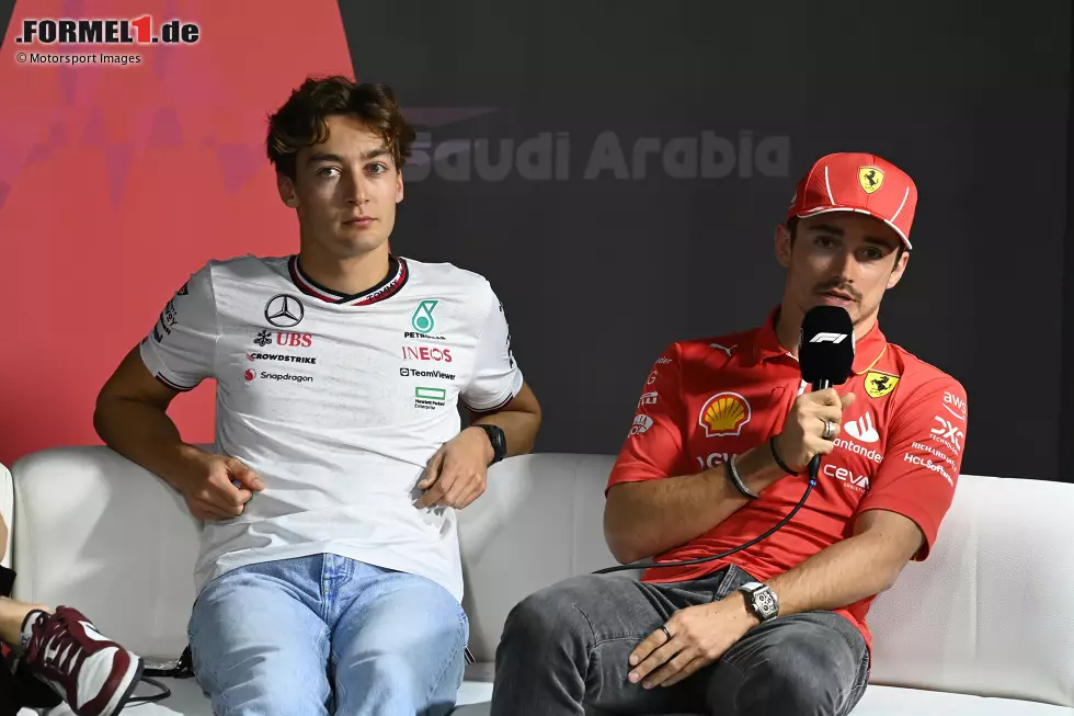 Foto zur News: George Russell (Mercedes) und Charles Leclerc (Ferrari)