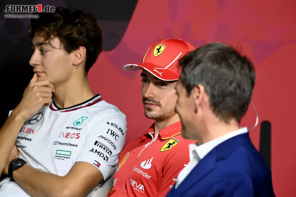 Foto zur News: George Russell (Mercedes) und Charles Leclerc (Ferrari)