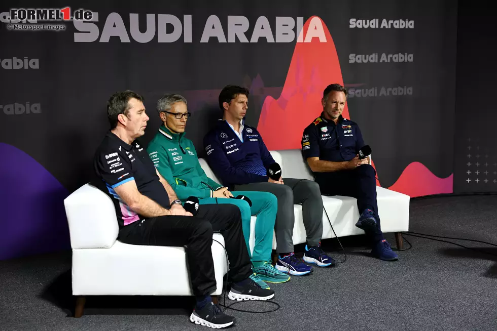 Foto zur News: Bruno Famin (Alpine), Mike Krack (Aston Martin), James Vowles (Williams), Christian Horner (Red Bull) in der Pressekonferenz