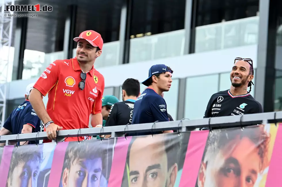 Foto zur News: Charles Leclerc (Ferrari) und Lewis Hamilton (Mercedes)