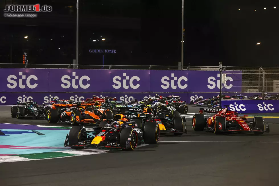 Foto zur News: Max Verstappen (Red Bull), Charles Leclerc (Ferrari), Sergio Perez (Red Bull) und Oscar Piastri (McLaren)