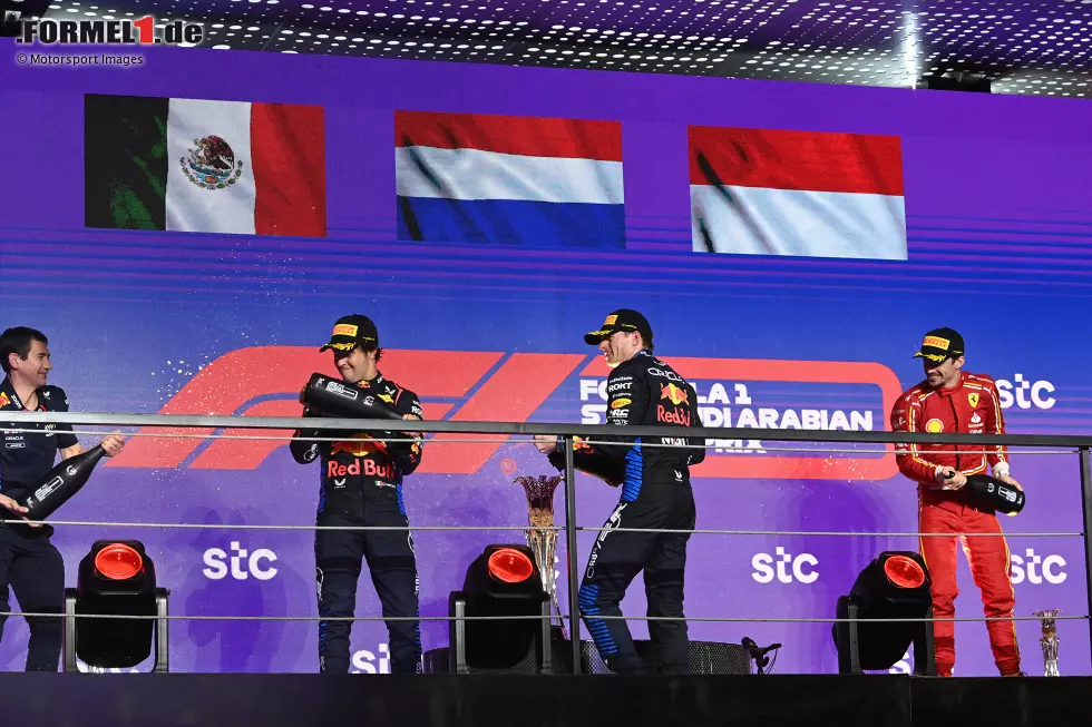 Foto zur News: Sergio Perez (Red Bull), Max Verstappen (Red Bull) und Charles Leclerc (Ferrari)