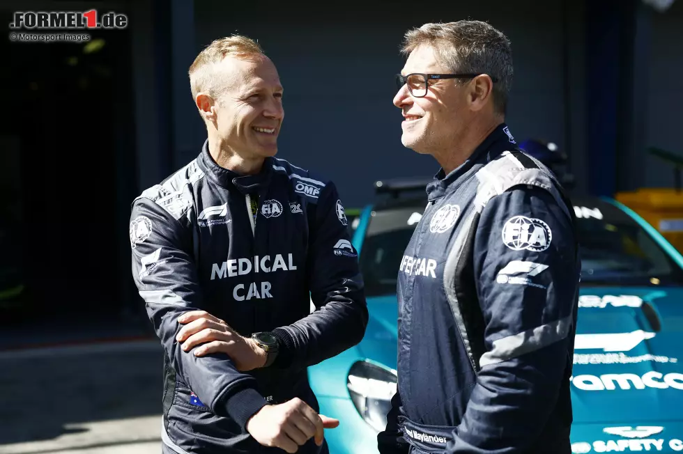 Foto zur News: Karl Reindler (Medical-Car) und Bernd Mayländer (Safety-Car)