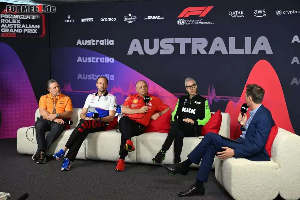 Foto zur News: Pressekonferenz in Australien mit Zak Brown (McLaren), Peter Bayer (Racing Bulls), Frederic Vasseur (Ferrari) und Alessandro Alunni Bravi (Sauber)