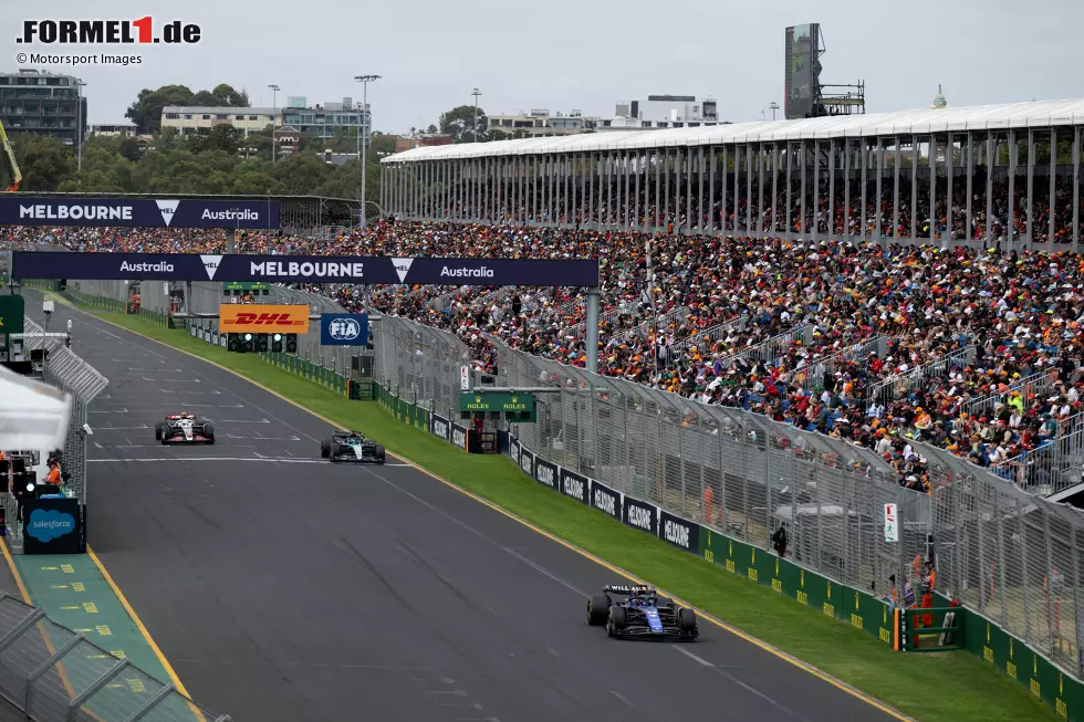 Foto zur News: Alexander Albon (Williams), George Russell (Mercedes) und Nico Hülkenberg (Haas)