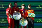 Foto zur News: Charles Leclerc (Ferrari), Carlos Sainz (Ferrari) und Lando Norris (McLaren)