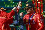 Foto zur News: Charles Leclerc (Ferrari) und Carlos Sainz (Ferrari)