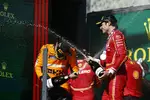 Foto zur News: Lando Norris (McLaren) und Carlos Sainz (Ferrari)