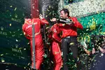 Foto zur News: Charles Leclerc (Ferrari) und Carlos Sainz (Ferrari)