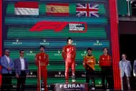 Foto zur News: Charles Leclerc (Ferrari), Carlos Sainz (Ferrari) und Lando Norris (McLaren)