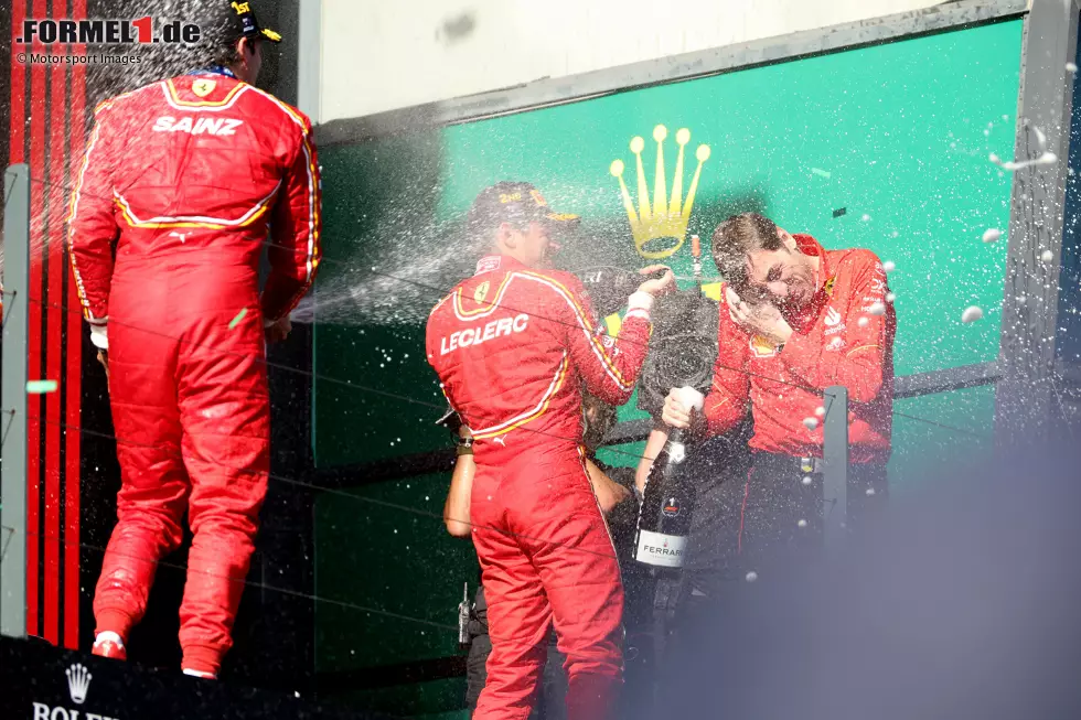 Foto zur News: Carlos Sainz (Ferrari) und Charles Leclerc (Ferrari)