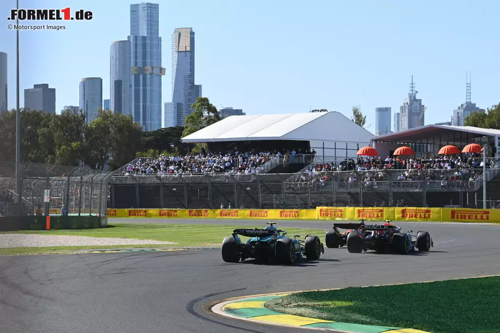 Foto zur News: Charles Leclerc (Ferrari), Sergio Perez (Red Bull) und Fernando Alonso (Aston Martin)