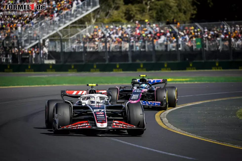 Foto zur News: Nico Hülkenberg (Haas) und Pierre Gasly (Alpine)