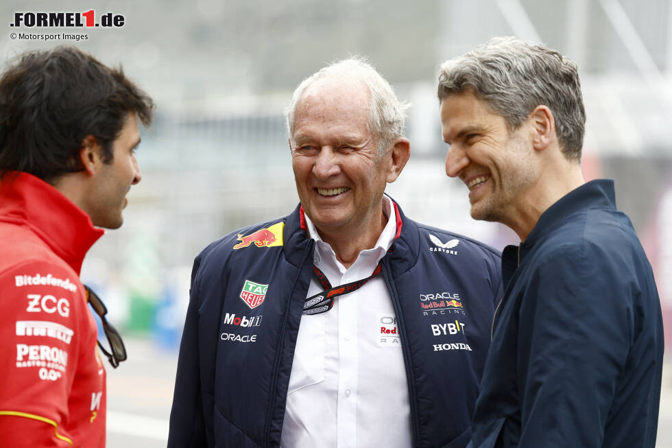 Foto zur News: Carlos Sainz (Ferrari) und Helmut Marko (Red Bull)