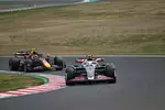 Foto zur News: Nico Hülkenberg (Haas) und Sergio Perez (Red Bull)