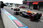 Foto zur News: Lando Norris (McLaren) und Max Verstappen (Red Bull)