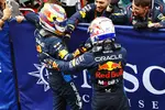 Foto zur News: Max Verstappen (Red Bull) und Sergio Perez (Red Bull)