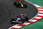 Foto zur News: Daniel Ricciardo (Racing Bulls) und Sergio Perez (Red Bull)