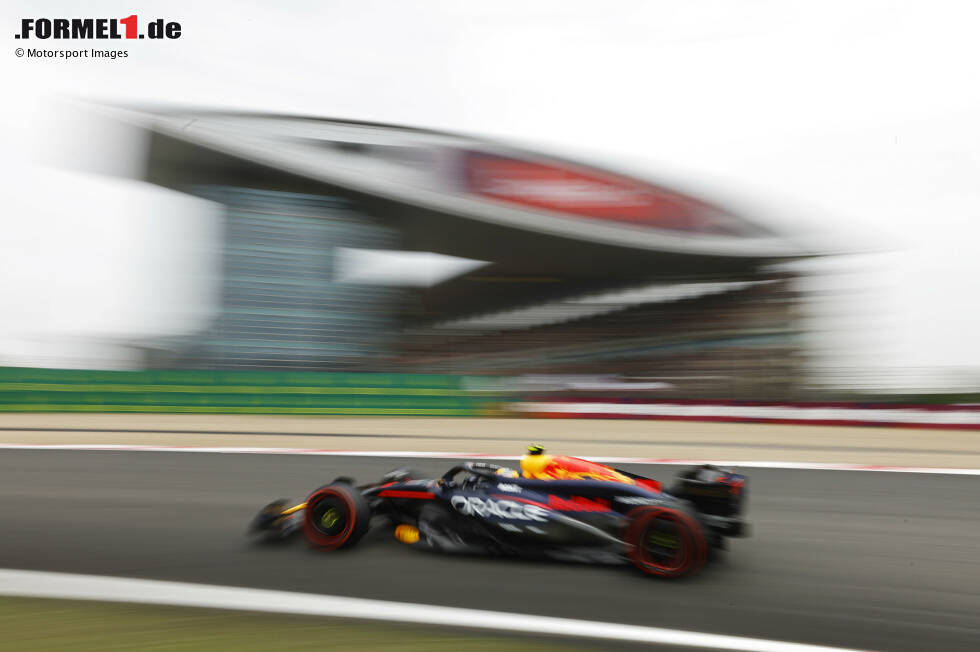 Foto zur News: Sergio Perez (Red Bull)