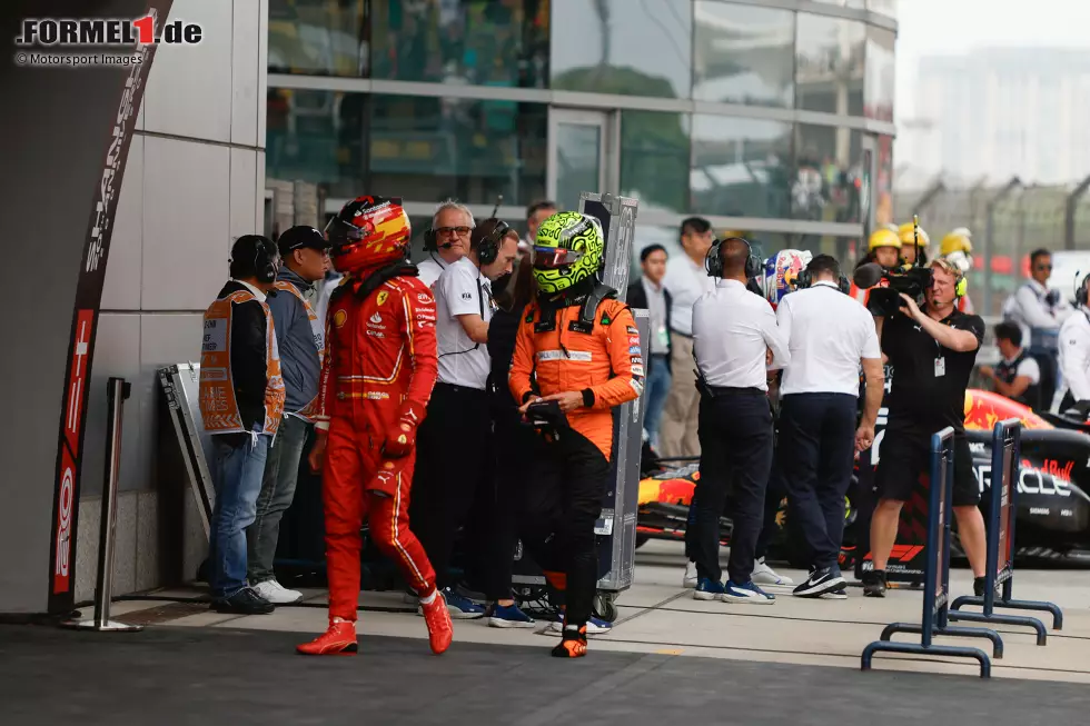 Foto zur News: Lando Norris (McLaren) und Carlos Sainz (Ferrari)