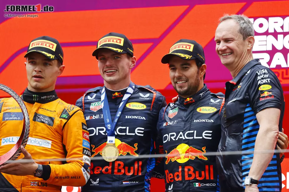 Foto zur News: Lando Norris (McLaren), Max Verstappen (Red Bull) und Sergio Perez (Red Bull)