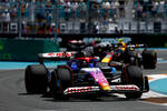 Foto zur News: Daniel Ricciardo (Racing Bulls) und Sergio Perez (Red Bull)