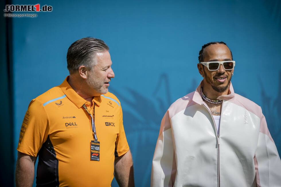 Foto zur News: Zak Brown und Lewis Hamilton (Mercedes)