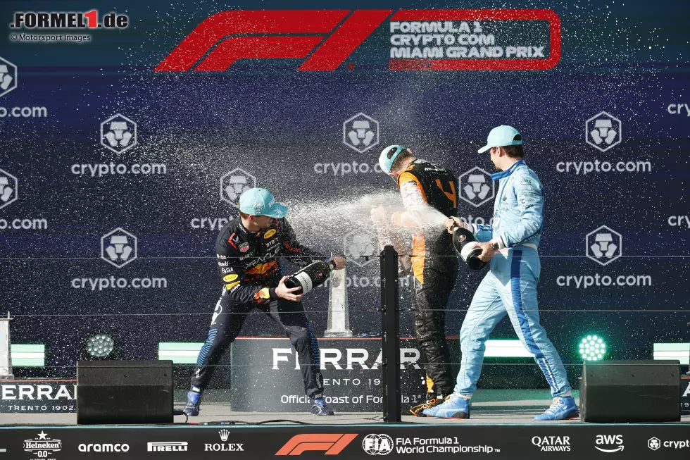 Foto zur News: Max Verstappen (Red Bull), Lando Norris (McLaren) und Charles Leclerc (Ferrari)