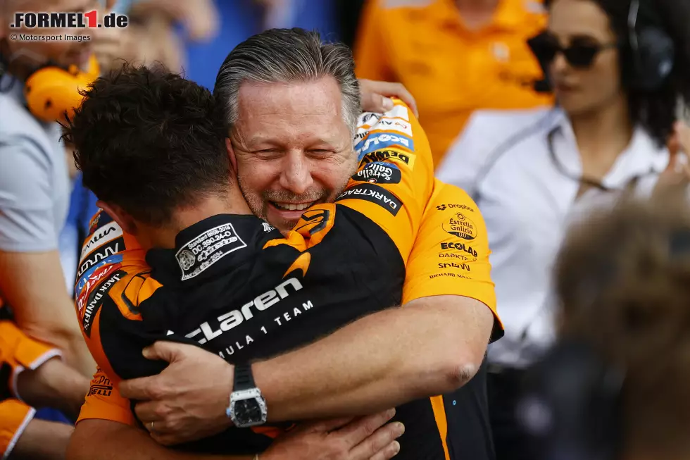 Foto zur News: Lando Norris (McLaren) und Zak Brown