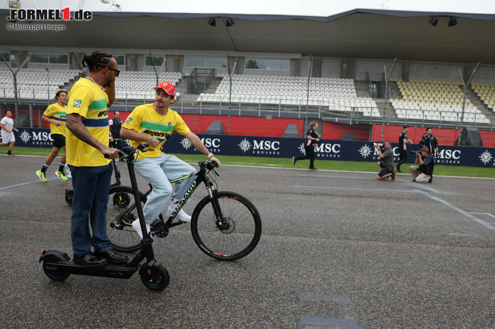 Foto zur News: Lewis Hamilton (Mercedes) und Charles Leclerc (Ferrari)