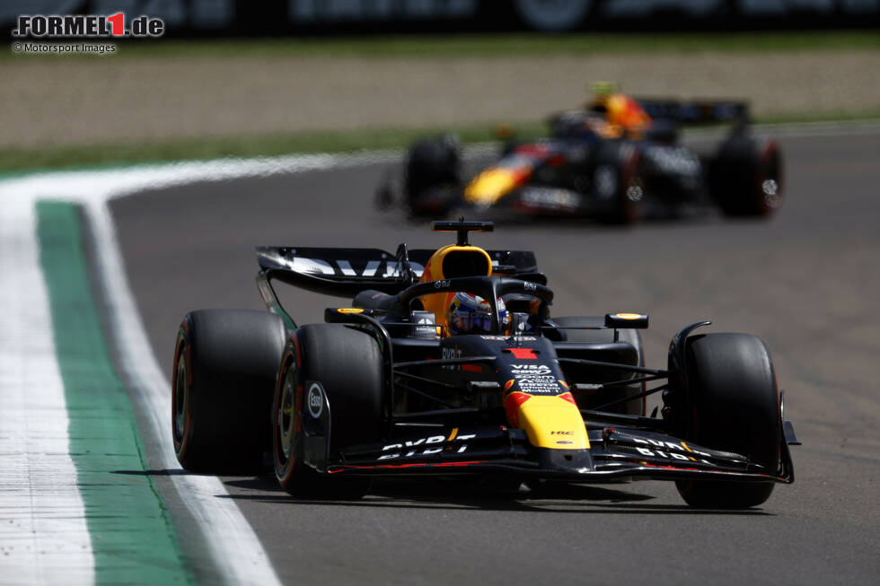 Foto zur News: Max Verstappen (Red Bull) und Sergio Perez (Red Bull)