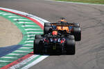 Foto zur News: Oscar Piastri (McLaren) und Max Verstappen (Red Bull)