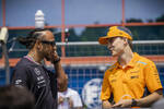 Foto zur News: Lewis Hamilton (Mercedes) und Oscar Piastri (McLaren)