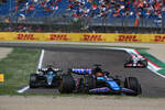 Foto zur News: Esteban Ocon (Alpine), George Russell (Mercedes) und Kevin Magnussen (Haas)