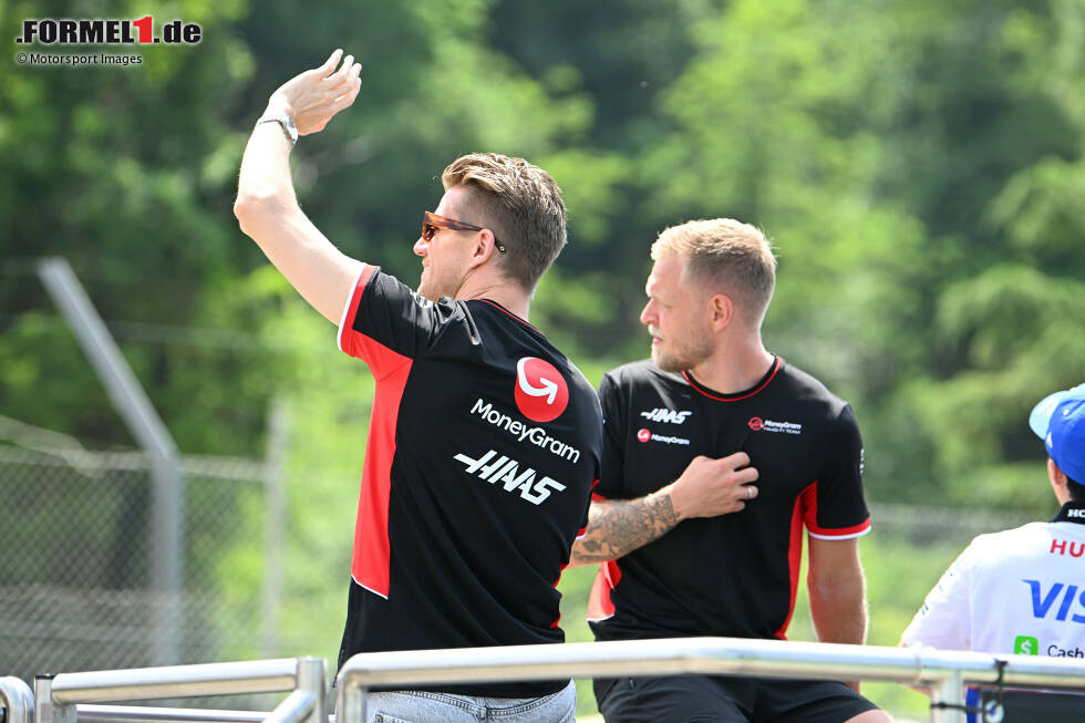 Foto zur News: Kevin Magnussen (Haas) und Nico Hülkenberg (Haas)