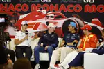 Foto zur News: Alexander Albon (Williams), George Russell (Mercedes), Max Verstappen (Red Bull) und Charles Leclerc (Ferrari)