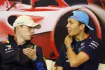 Foto zur News: Alexander Albon (Williams) und Max Verstappen (Red Bull)