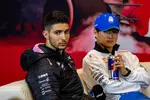 Foto zur News: Esteban Ocon (Alpine) und Yuki Tsunoda (Racing Bulls)