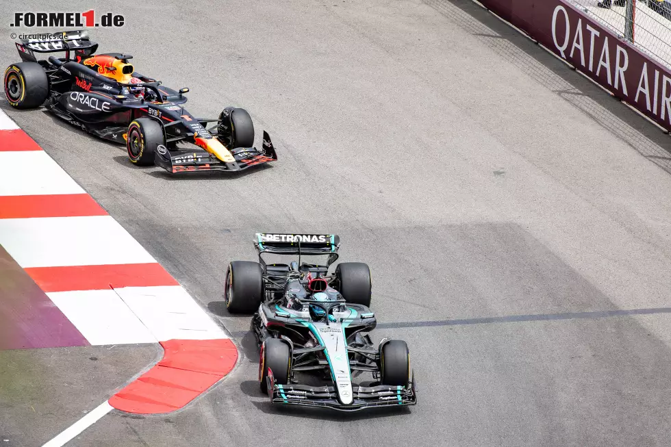 Foto zur News: George Russell (Mercedes) und Max Verstappen (Red Bull)