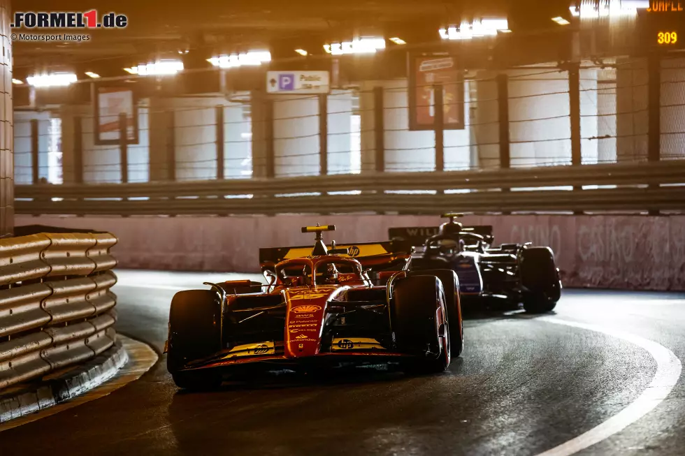 Foto zur News: Alexander Albon (Williams) und Carlos Sainz (Ferrari)