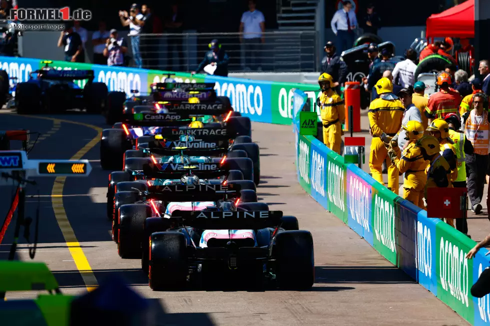 Foto zur News: Pierre Gasly (Alpine) und Esteban Ocon (Alpine)