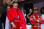 Foto zur News: Charles Leclerc (Ferrari) und Carlos Sainz (Ferrari)