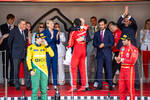 Foto zur News: Charles Leclerc (Ferrari), Oscar Piastri (McLaren) und Carlos Sainz (Ferrari)