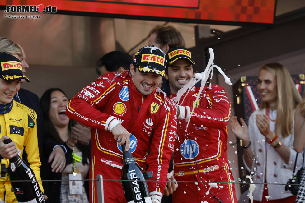 Foto zur News: Oscar Piastri (McLaren), Charles Leclerc (Ferrari) und Carlos Sainz (Ferrari)