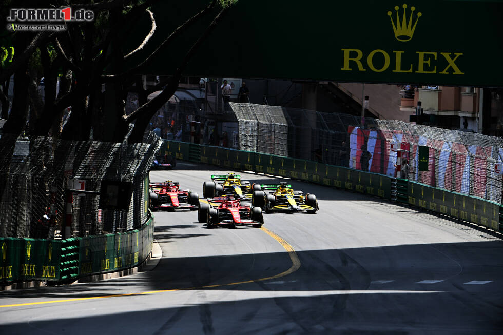 Foto zur News: Charles Leclerc (Ferrari), Oscar Piastri (McLaren), Carlos Sainz (Ferrari) und Lando Norris (McLaren)