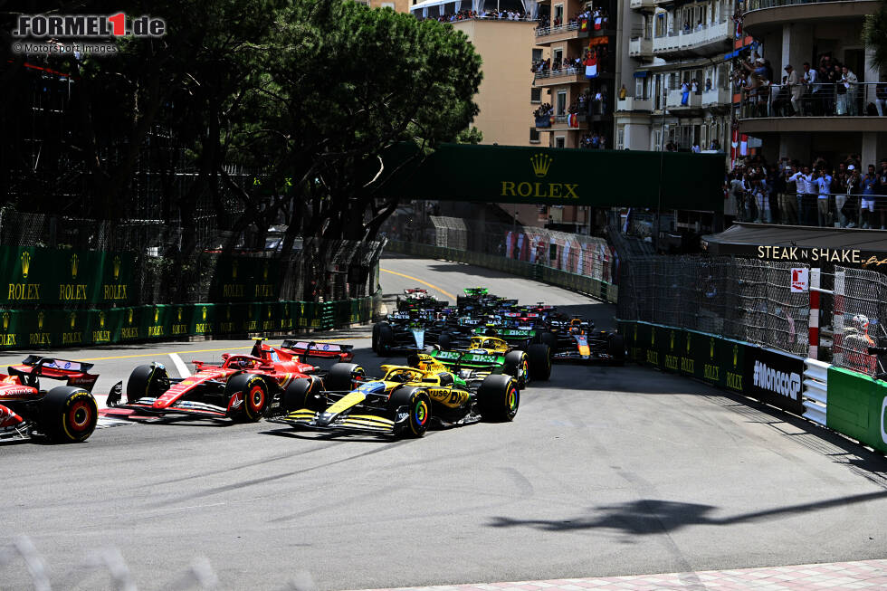 Foto zur News: Charles Leclerc (Ferrari), Oscar Piastri (McLaren), Carlos Sainz (Ferrari) und Lando Norris (McLaren)