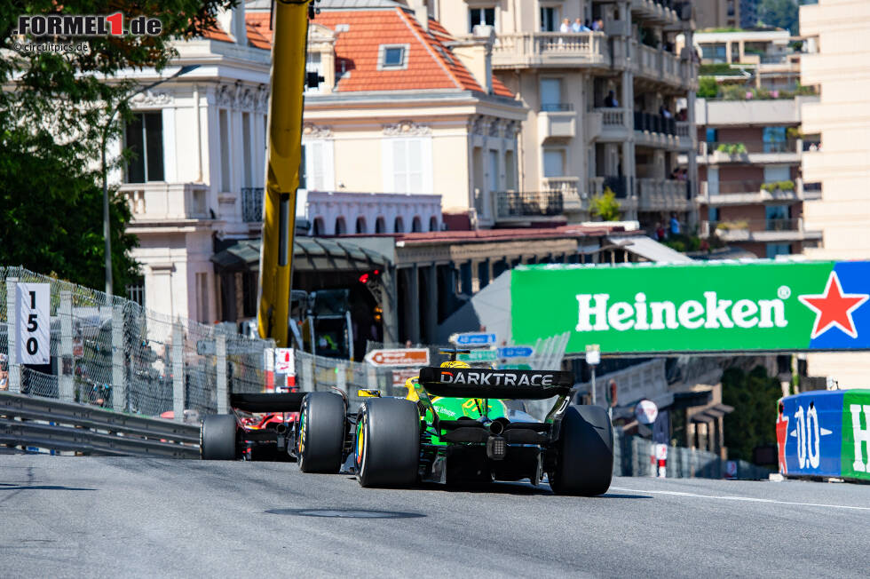 Foto zur News: Charles Leclerc (Ferrari) und Oscar Piastri (McLaren)