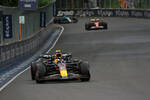 Foto zur News: Sergio Perez (Red Bull), Carlos Sainz (Ferrari) und George Russell (Mercedes)