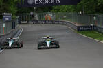 Foto zur News: Lewis Hamilton (Mercedes) und George Russell (Mercedes)