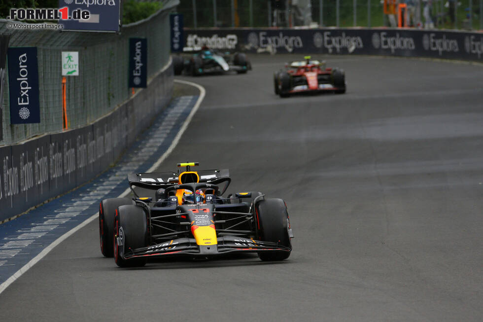 Foto zur News: Sergio Perez (Red Bull), Carlos Sainz (Ferrari) und George Russell (Mercedes)